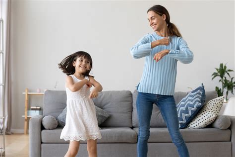 Bailar En Familia Tiene Grandes Beneficios Para Todos Así Repercute