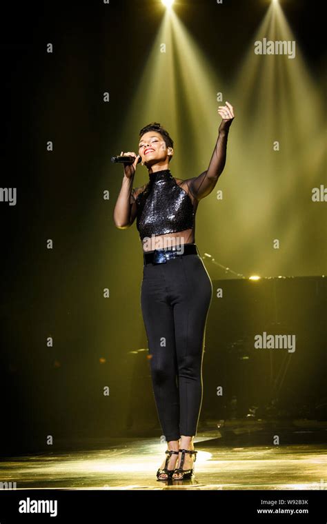 American Singer Alicia Augello Cook Known As Alicia Keys Performs