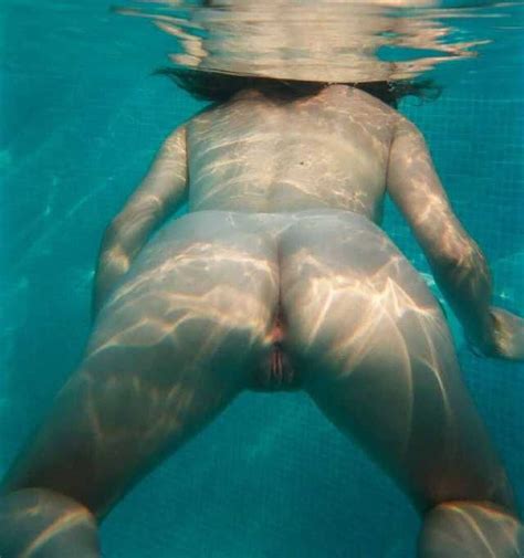 Nude Girls Underwater
