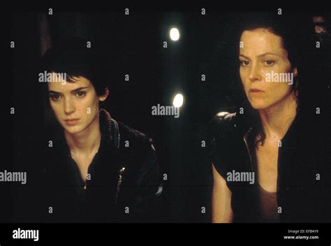 Winona Ryder Sigourney Weaver Alien Resurrection 1997 Stockfotografie Alamy