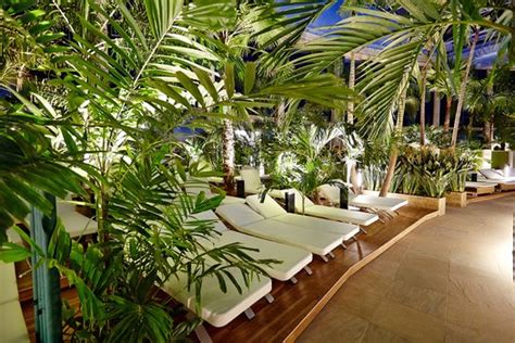 In der therme euskirchen erwarten sie sommerliche temperaturen, türkisblaue lagunen, erfrischende cocktails an der poolbar über 500 echte südseepalme. Therme Euskirchen: 1-2 ÜN 4*Hotel + Therme ab 69 ...