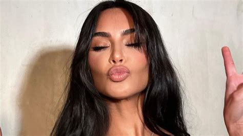 Kardashian Critics Blast Kim For Same Boring Pose As Star Pouts And Shows Off Her Skinny Frame