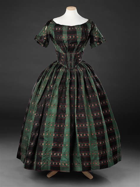 Dress Mid To Late 1840s Fashion Dresses Fashion Historical Dresses