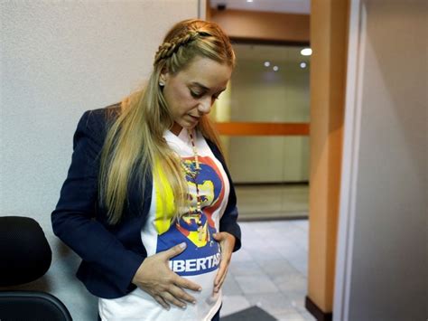 Lilian Tintori esposa de Leopoldo López madre de una beba