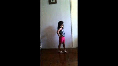 Niña Bailando Y Cantando Violetta Youtube