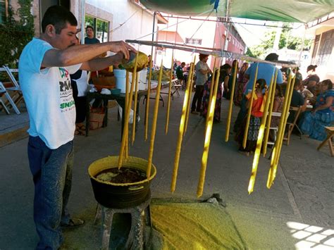 Celebran En El Istmo A San Vicente Ferrer Con Labrada De Velas Oaxaca