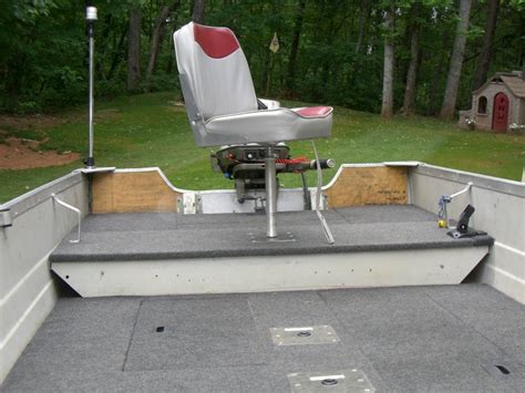 Save 40% or more at iboats.com. 14ft Aluminum V-hull with 25hp Johnson