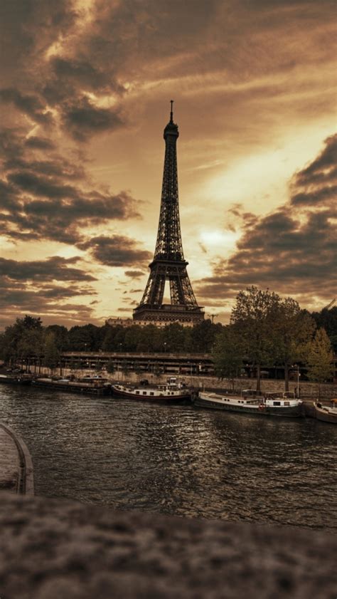 49 Eiffel Tower Wallpapers For Iphone Wallpapersafari
