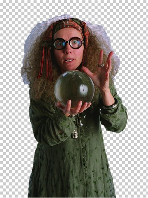Emma thompson as professor sybill trelawney in a deleted scene from harry potter and the order of the phoenix. Emma Thompson Sybill Trelawney Harry Potter y el ...