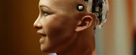 Intelligenza artificiale la donna robot Sophia mette in difficoltà