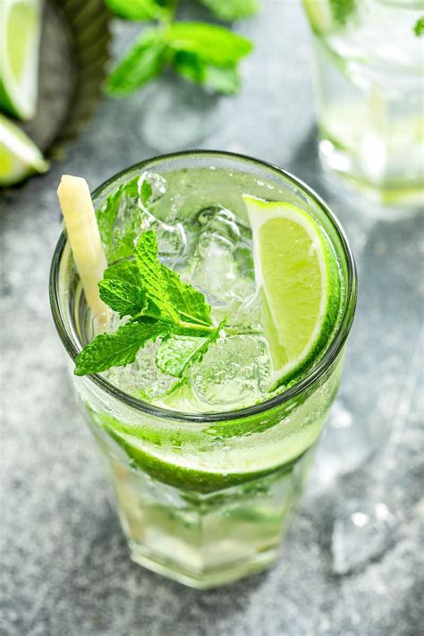 The BEST Mojito Recipe | How to Make Mojitos (Single or ...