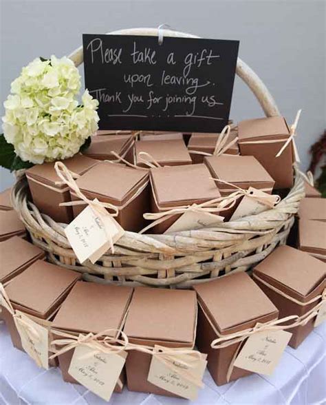 Host a perfectly cohesive wedding by ordering gift tags that match your invites and menus. Ideas of Presenting Wedding Favors | WeddingElation