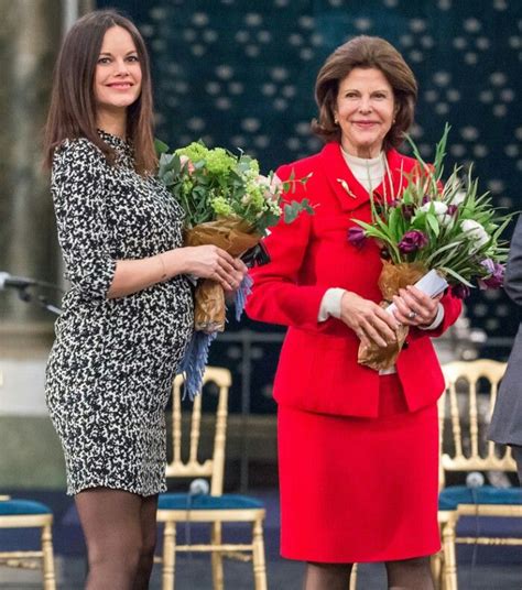 Prinzessin sofia (36) und prinz carl philip (41) erwarten ihr drittes kind. Schweden-Prinzessin Sofia zeigt ihre Baby-Kugel ...