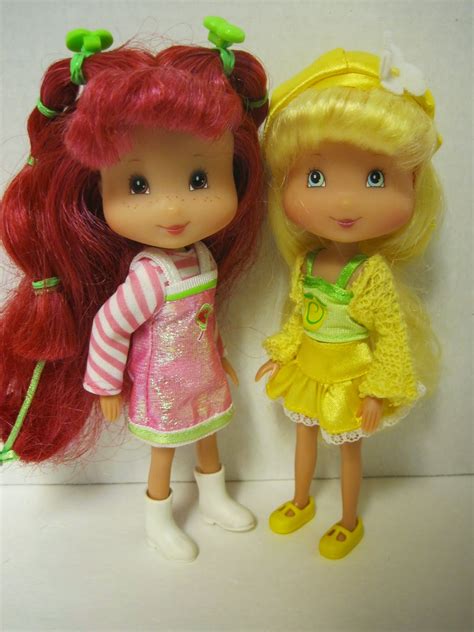 Never Grow Up A Moms Guide To Dolls And More My Strawberry Shortcake