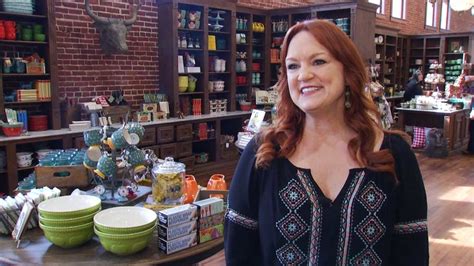 Blogger and tv chef ree drummond serves up exclusive, mouthwatering recipes—with fewer calories and less fat. Pioneer Woman's 'The Mercantile' To Serve Up Big Business ...