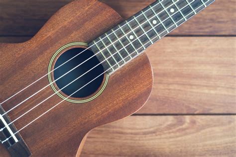 Learn more about the notes that make up an e major ukulele chord, several different ways to play it we'll walk you through where to place your fingers on the fretboard of your ukulele and which of the. How Learning to Play Ukulele Benefits Older Adults | Hirharang