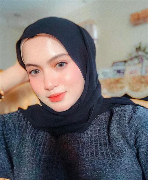 asyiqin khairi malay beautiful hijaber setahunbaru wanita cantik riasan wajah gaya hijab