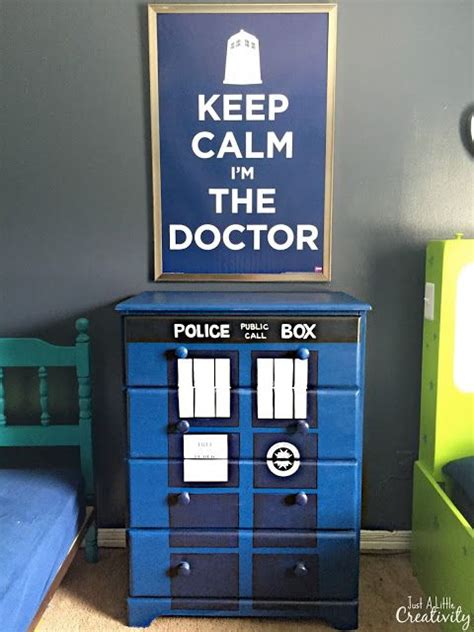 I imagine there's just a room in the tardis is a collage of pictures of past companions, past noncompanions. Hand Painted Dr. Who Tardis Dresser | Doctor who bedroom ...