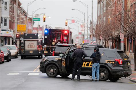 Nypd Bomb Squad Responding To Jersey City Shooting Source Says