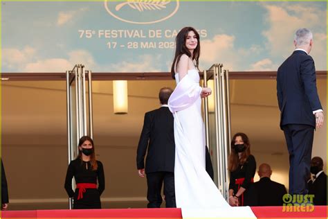 Anne Hathaways Stylist Talks About Her Red Carpet Fashion At Cannes