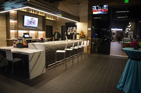 Enjoy alcoholic drinks, fast food, and pizza hut. New Las Vegas movie theater offers upscale dining — PHOTOS ...