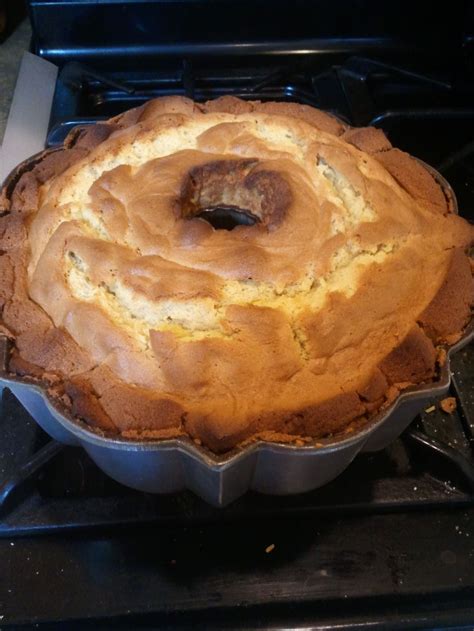 A friend of mine gave me this recipe years ago. Splenda Cream Cheese Pound Cake | Recipe | Splenda recipes ...