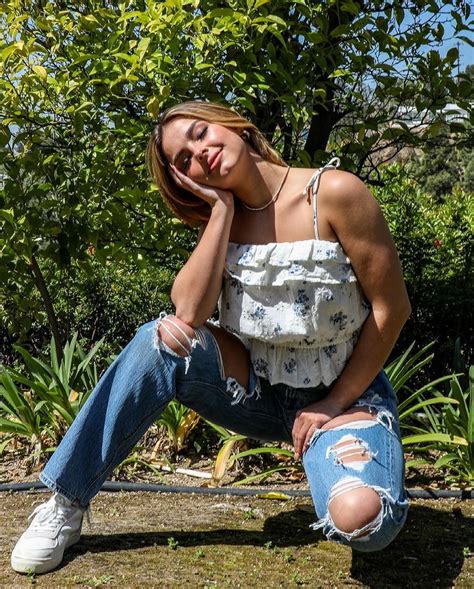 addison rae в instagram 90s bf jeans flowy patterned tops my fav spring outfit 🌼