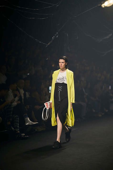 Greyhound Original Elle Fashion Week Fallwinter 2019