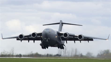 Video Military C 17 Makes Rare Appearance Over Kelowna Infonews