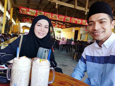 Pada posting yang dimuat naik itu, dr erin turut meluahkan perasaan dan kisah hidupnya yang pernah anti berpoligami. Hidup Lebih Tenang, Dr Erin Sekat Nombor Da'i Farhan Dan ...