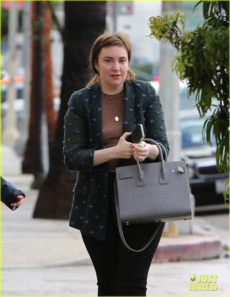 Lena Dunham Steps Out For The First Time Since News Of Jack Antonoff Split Photo 4011738
