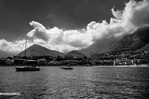Sereno o poco nuvoloso, mare mosso, venti da so 5 nodi. Castellammare di Stabia vista dal mare | JuzaPhoto