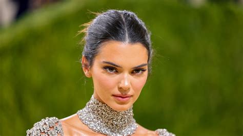 Wait Kendall Jenners Hair Is Red For Real Now — See Photos Allure