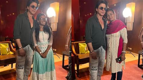 Shah Rukh Khan Meets Acid Attack Survivors In Kolkata See Photos