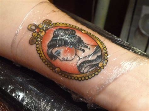 Nov 26, 2020 · while vaseline has many useful benefits, it should regularly be avoided on a tattoo during healing. Tattoo Aftercare Sydney - Tips and Instructions | Authentink