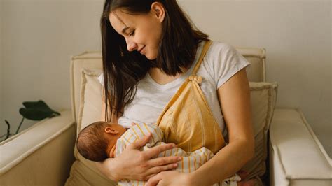 World Breastfeeding Week Common Breastfeeding Problems In New Moms Healthshots