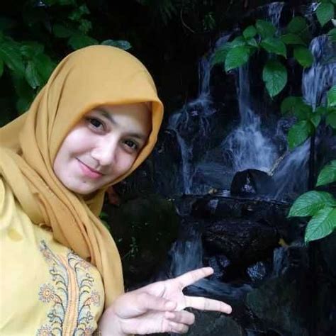 Foto dan biodata janda muslimah no hp cari jodoh , dapatkan foto, alamat, no. Janda Muslimah Di Jakarta Barat | Beautiful hijab, Beautiful hijab girl, Hijab