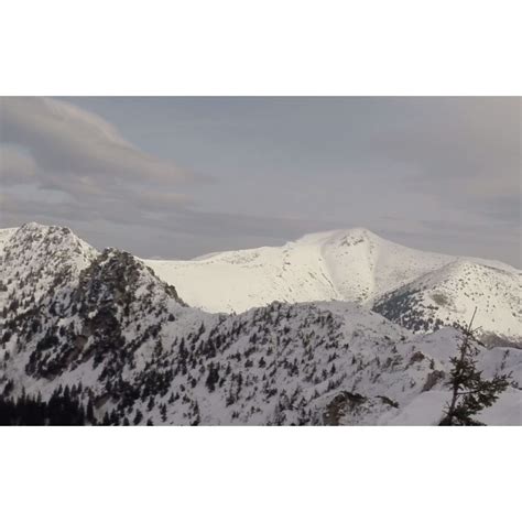 Na jihu hraničí s podtatranskou kotlinou. Slovensko - Tatry - hory - zima - sníh