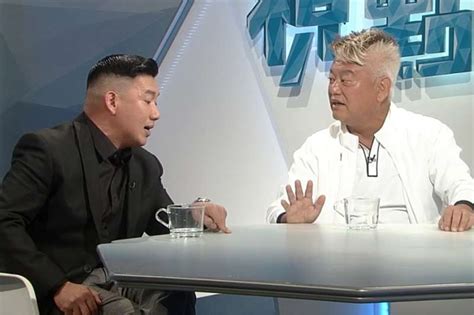唔用腦 我唔知寫乜好 不緊要 當對牛彈琴show 搞乜撚 人人好火滾 尤其這懵撚 一定冇覆診 荷蘭叻 自認荷蘭叻 你做乜撚姐 不用去覆診 做一生懵撚 一頭蠻牛. 「如果我是警察，早對民眾開真槍」杜汶澤與陳百祥激辯「反送中」，直播吸引百萬人觀看-風傳媒