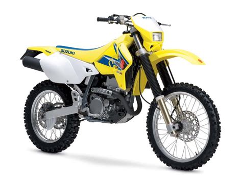 It's not uncommon to take the supermoto down a twisty forest trails as well as tight canyon corners. 2006 Suzuki DR-Z 400 E - Moto.ZombDrive.COM