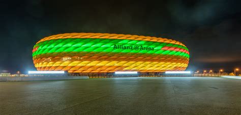 Allianz arena tickets will normally cost a allianz arena tickets will usually cost an average of €111 per ticket, but can vary depanding on the. Allianz-Arena als Bio-Burger Foto & Bild | architektur ...