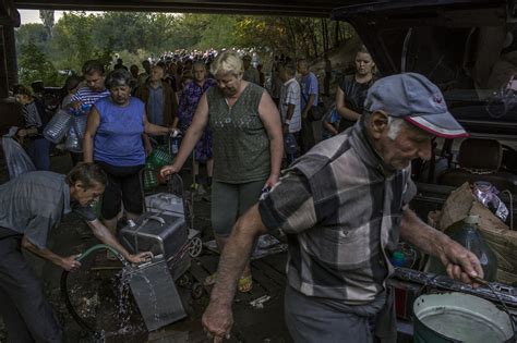 Photographing Both Sides In Ukraine The New York Times