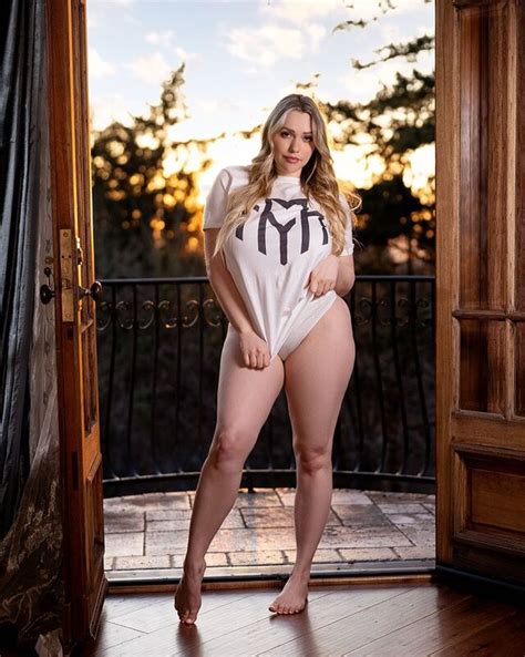 Mia Malkova A Hot Porn Star Buys A Stunning Oregon Castle For Million Top Sexy Models