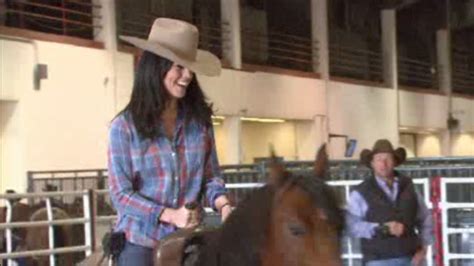Kprcs Sara Donchey Tries Her Hand At Cutting At Rodeo