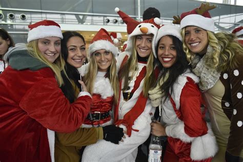 Santacon 2022 Thousands To Descend Upon Nyc On Dec 10 — Time Bar Locations How To Get