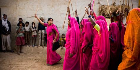Gulabi Gang Breaking The Ceiling With Lathis Indianwomeninhistory