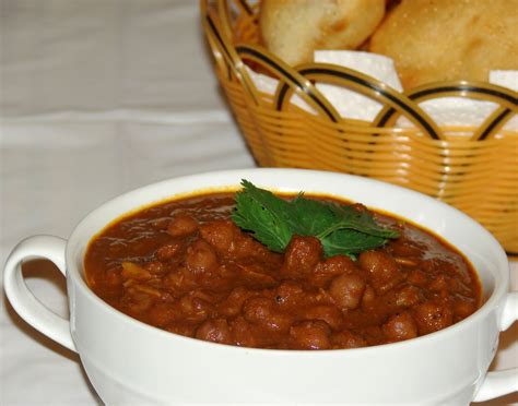 This dish is one of the most eaten breakfast/snack in the northern part of india. Chole Bhature
