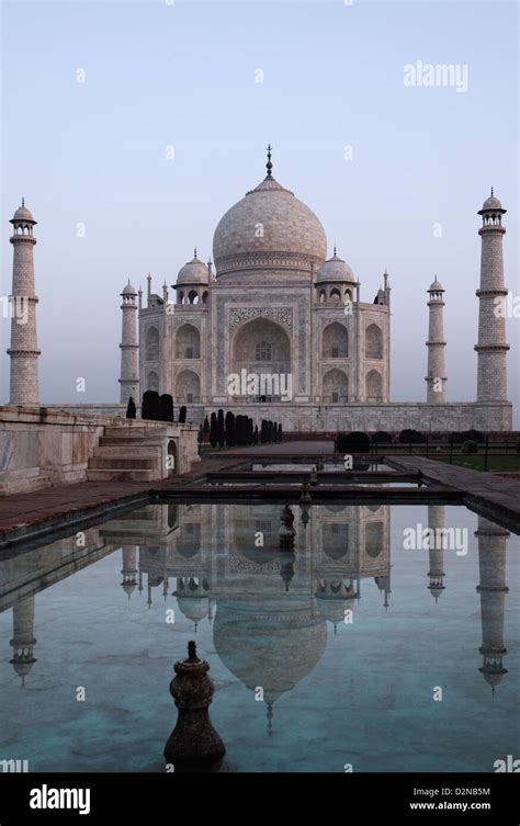 The Taj Mahal One Of The Seven Wonders Of The World Stock Photo Alamy