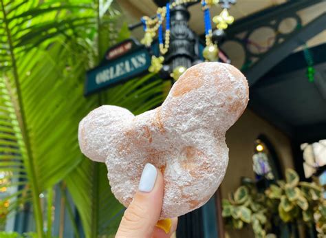 Review Mickey Shaped Mint Chocolate Beignets Give Us A Taste Of Mardi Gras At Disneyland Resort