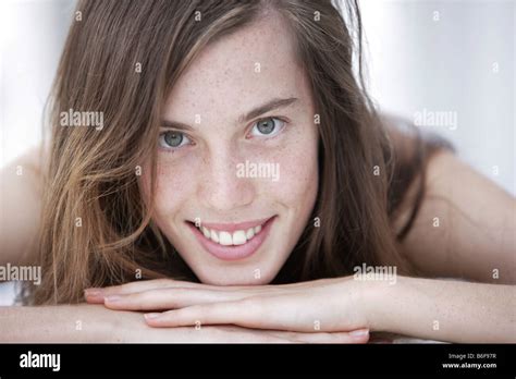 17 Year Old Girl Smiling Stock Photo Alamy